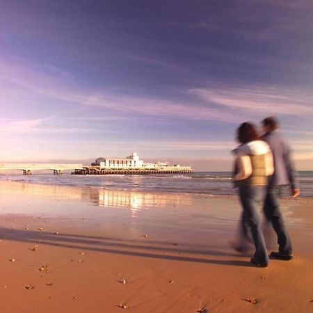 Bournecoast - Stylish Flat With Balcony - Sea Views - 10 Min Walk To Beach - Parking - Wifi - Fm8407 Bournemouth Exterior foto
