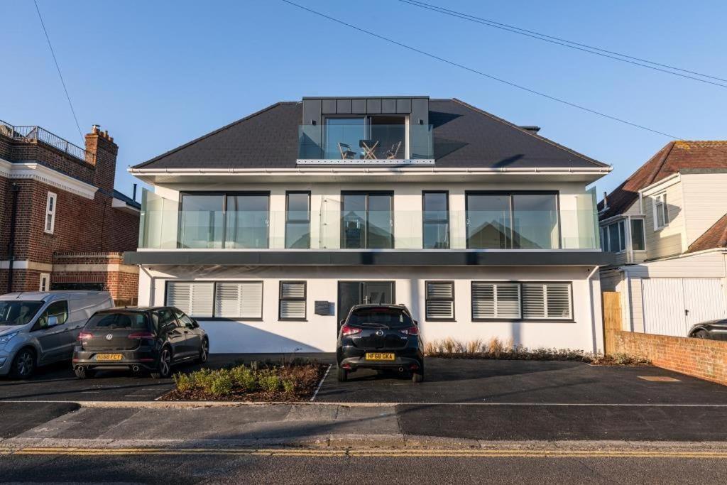 Bournecoast - Stylish Flat With Balcony - Sea Views - 10 Min Walk To Beach - Parking - Wifi - Fm8407 Bournemouth Exterior foto